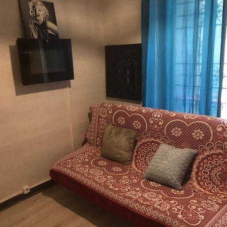 Studio "Maryline" Sejours Parisiens Abordables - Rez De Chaussee Sur Beau Patio Ombrage- Accessible Handcaps - Grand Canape-Lit Clic Clac 2 Places - Cuisine Equipee - Salle De Bains - 5 Minutes Du Metro Brochant Ligne 13,Bus 74 Et 31 エクステリア 写真