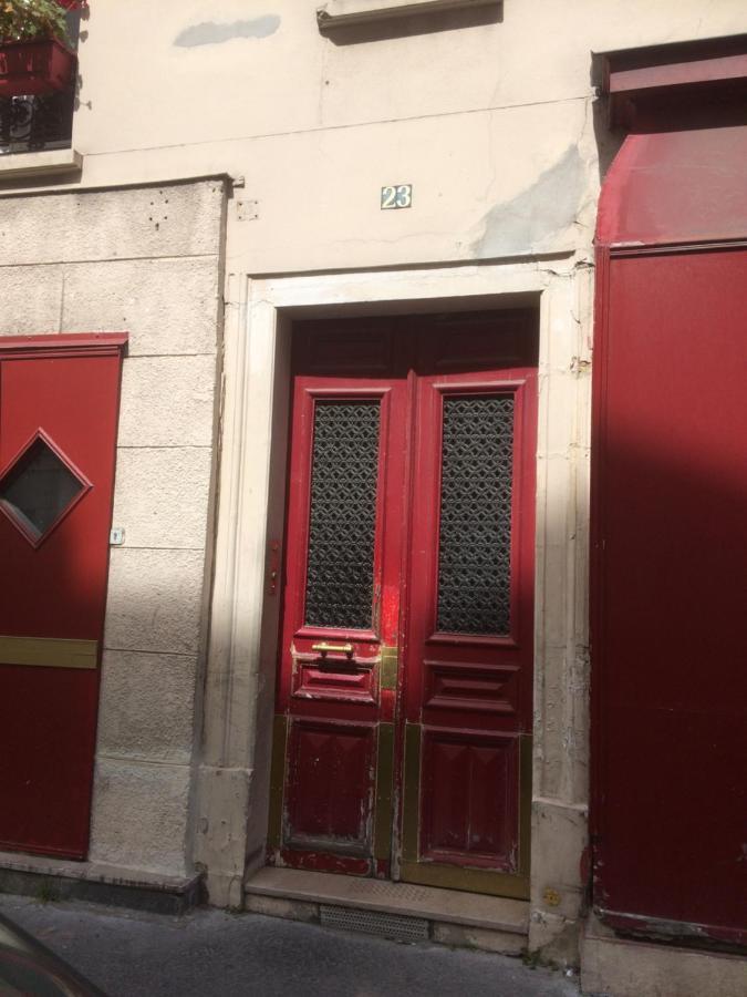 Studio "Maryline" Sejours Parisiens Abordables - Rez De Chaussee Sur Beau Patio Ombrage- Accessible Handcaps - Grand Canape-Lit Clic Clac 2 Places - Cuisine Equipee - Salle De Bains - 5 Minutes Du Metro Brochant Ligne 13,Bus 74 Et 31 エクステリア 写真