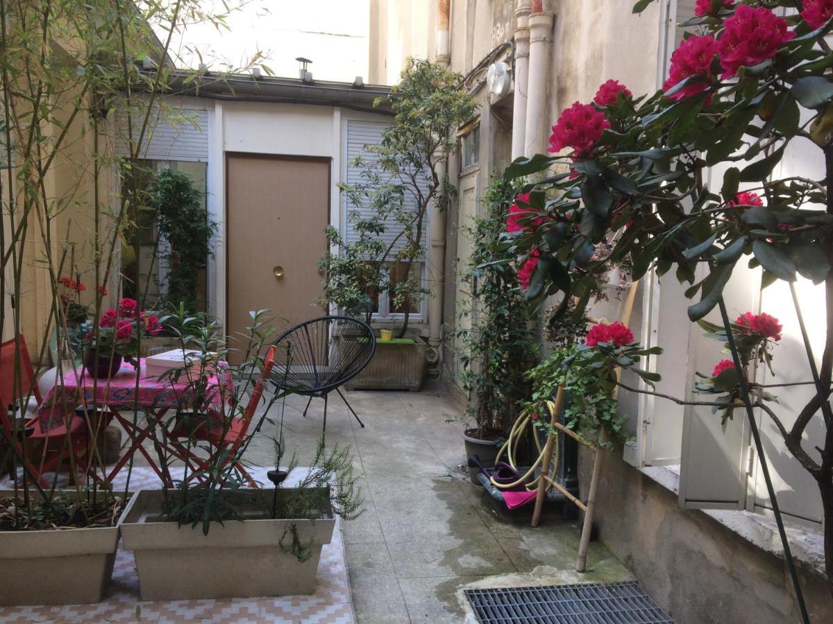 Studio "Maryline" Sejours Parisiens Abordables - Rez De Chaussee Sur Beau Patio Ombrage- Accessible Handcaps - Grand Canape-Lit Clic Clac 2 Places - Cuisine Equipee - Salle De Bains - 5 Minutes Du Metro Brochant Ligne 13,Bus 74 Et 31 エクステリア 写真