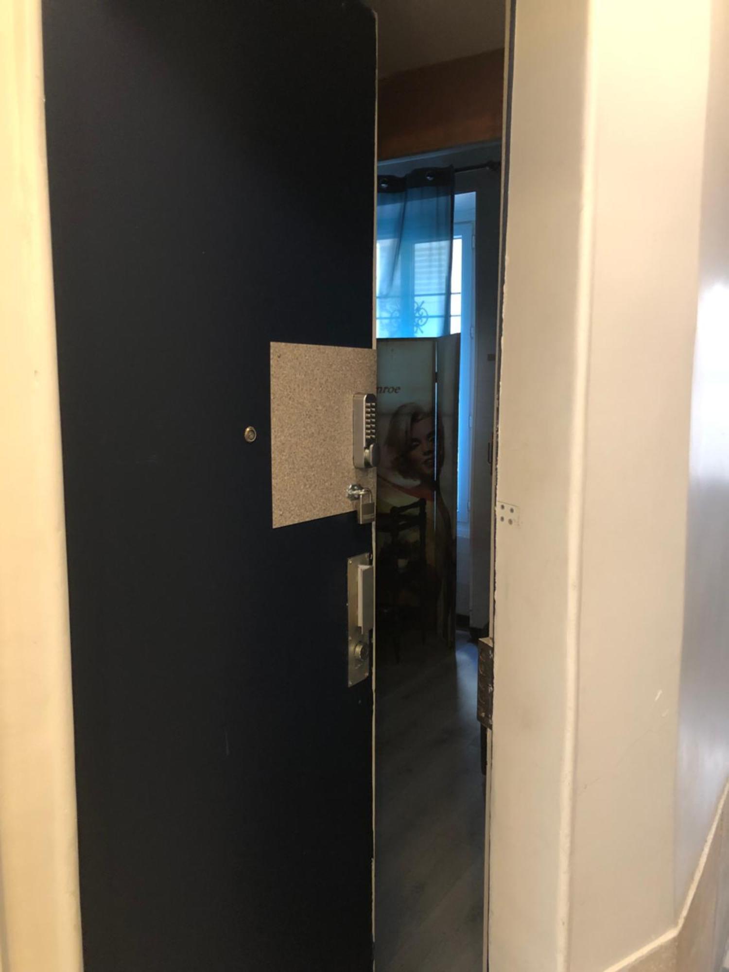 Studio "Maryline" Sejours Parisiens Abordables - Rez De Chaussee Sur Beau Patio Ombrage- Accessible Handcaps - Grand Canape-Lit Clic Clac 2 Places - Cuisine Equipee - Salle De Bains - 5 Minutes Du Metro Brochant Ligne 13,Bus 74 Et 31 エクステリア 写真