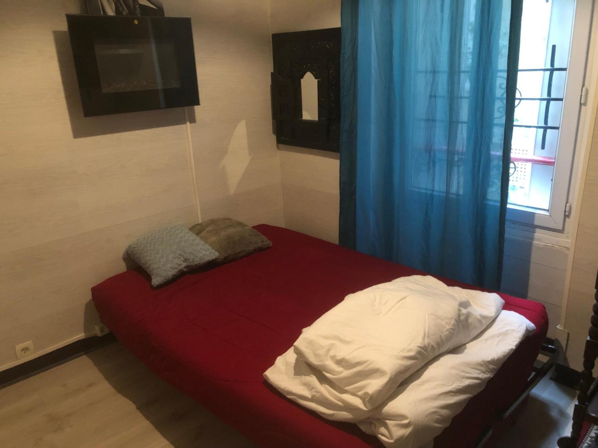 Studio "Maryline" Sejours Parisiens Abordables - Rez De Chaussee Sur Beau Patio Ombrage- Accessible Handcaps - Grand Canape-Lit Clic Clac 2 Places - Cuisine Equipee - Salle De Bains - 5 Minutes Du Metro Brochant Ligne 13,Bus 74 Et 31 エクステリア 写真