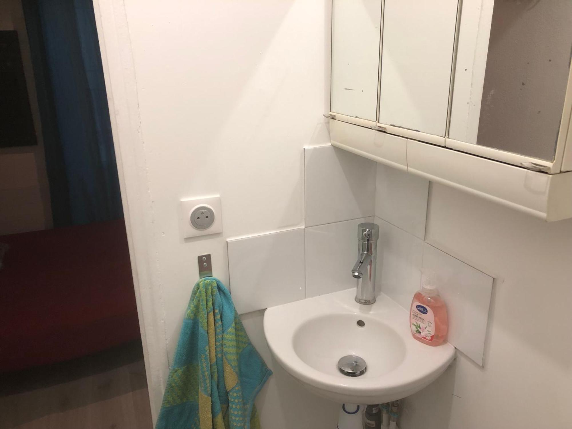 Studio "Maryline" Sejours Parisiens Abordables - Rez De Chaussee Sur Beau Patio Ombrage- Accessible Handcaps - Grand Canape-Lit Clic Clac 2 Places - Cuisine Equipee - Salle De Bains - 5 Minutes Du Metro Brochant Ligne 13,Bus 74 Et 31 エクステリア 写真